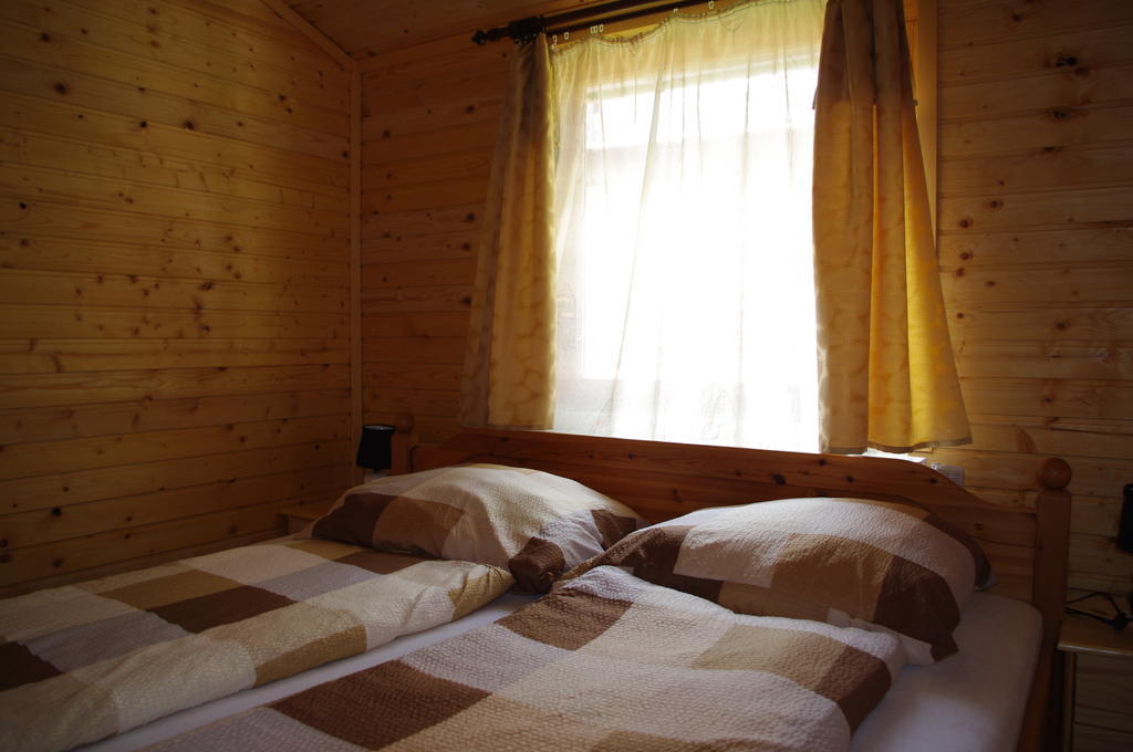 Horvath Kert Vendeghaz Hotel Zirc Ruang foto
