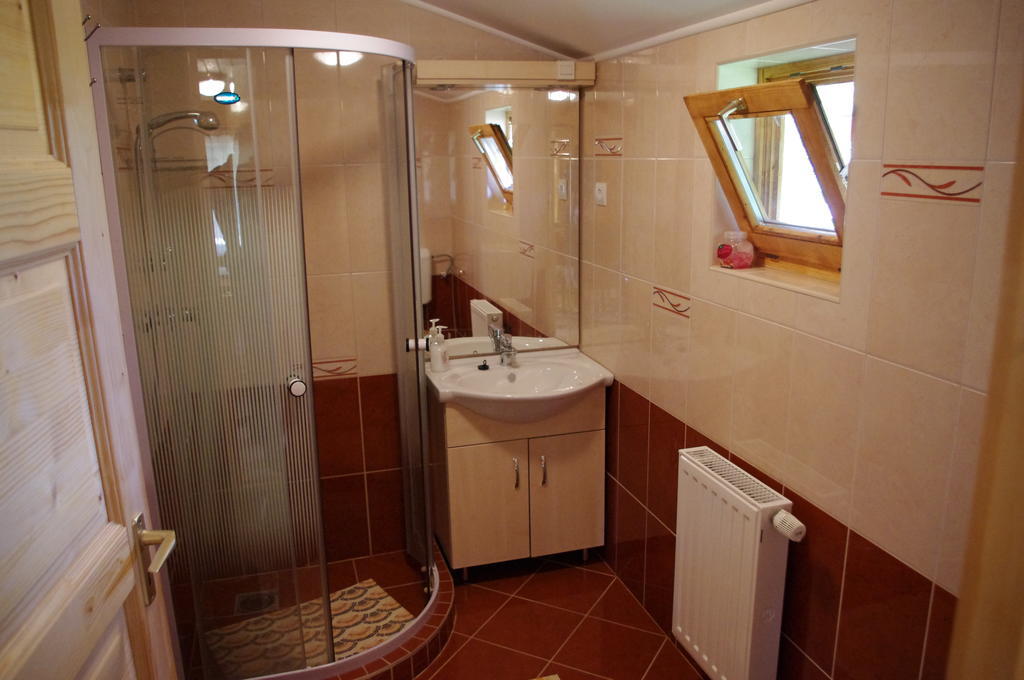Horvath Kert Vendeghaz Hotel Zirc Ruang foto
