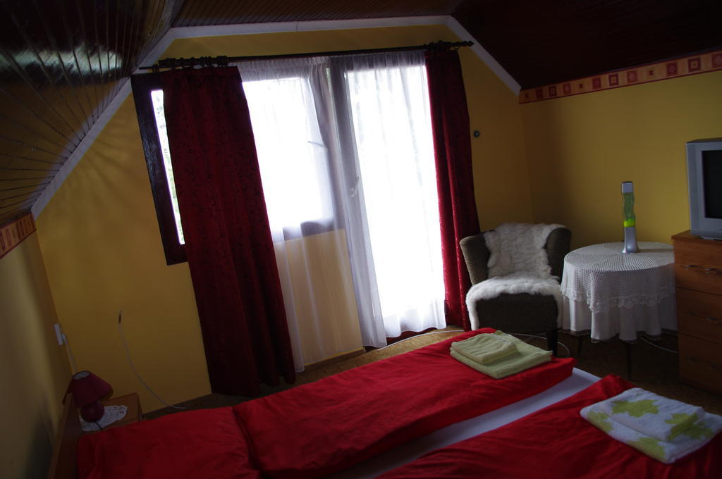 Horvath Kert Vendeghaz Hotel Zirc Bagian luar foto