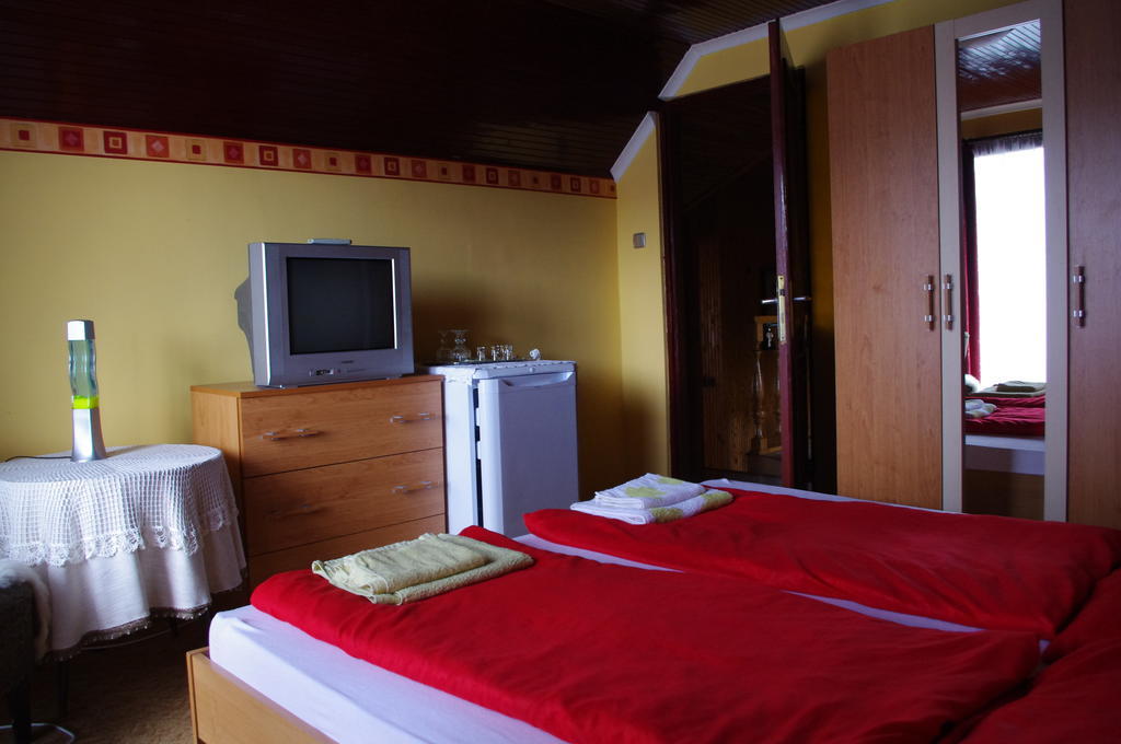 Horvath Kert Vendeghaz Hotel Zirc Bagian luar foto
