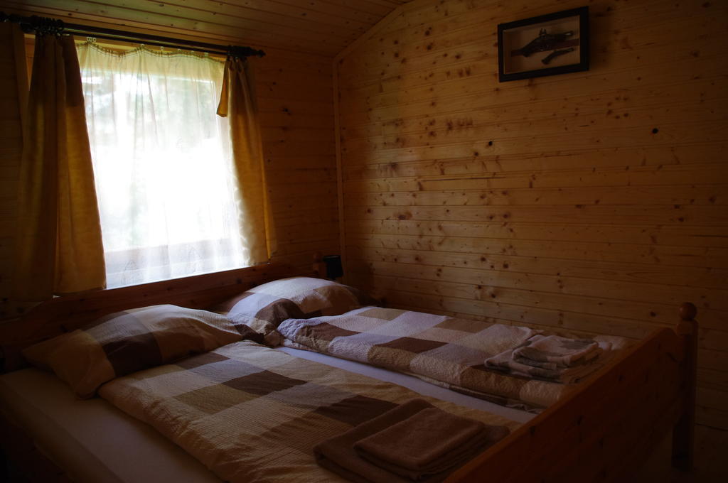 Horvath Kert Vendeghaz Hotel Zirc Ruang foto